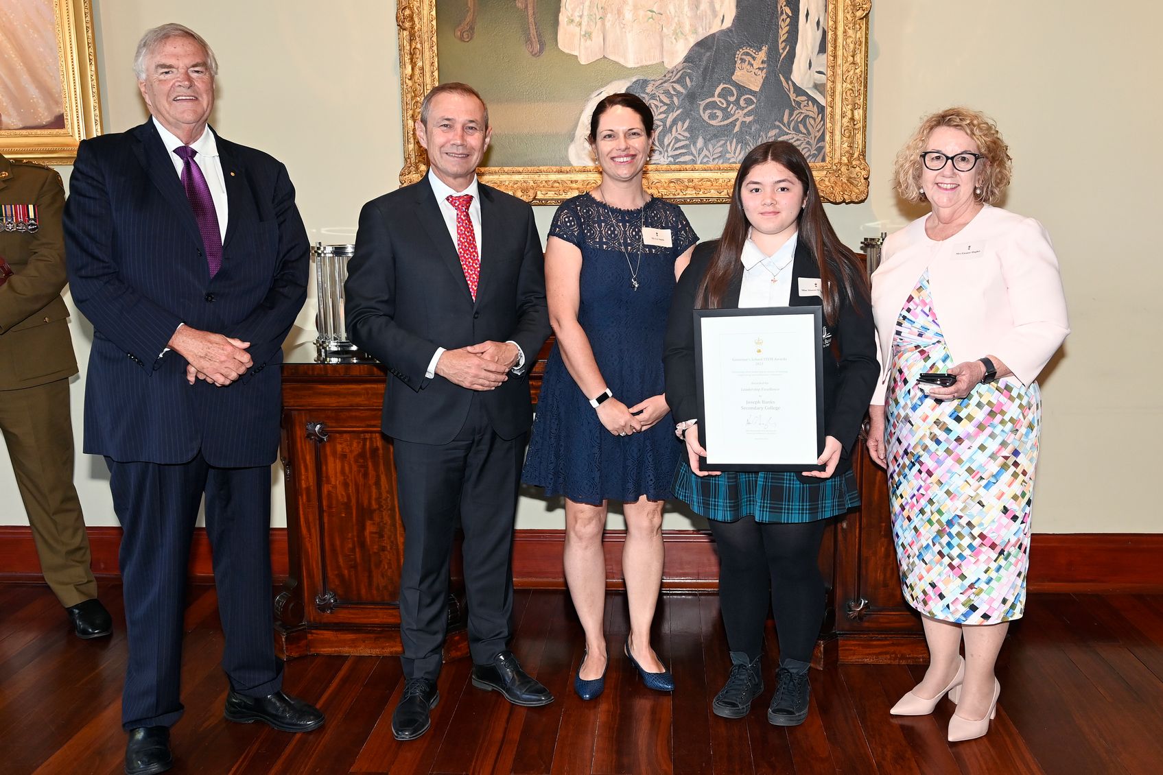 Staff and students from Joseph Banks standing next to Kim Beazley and Roger Cook