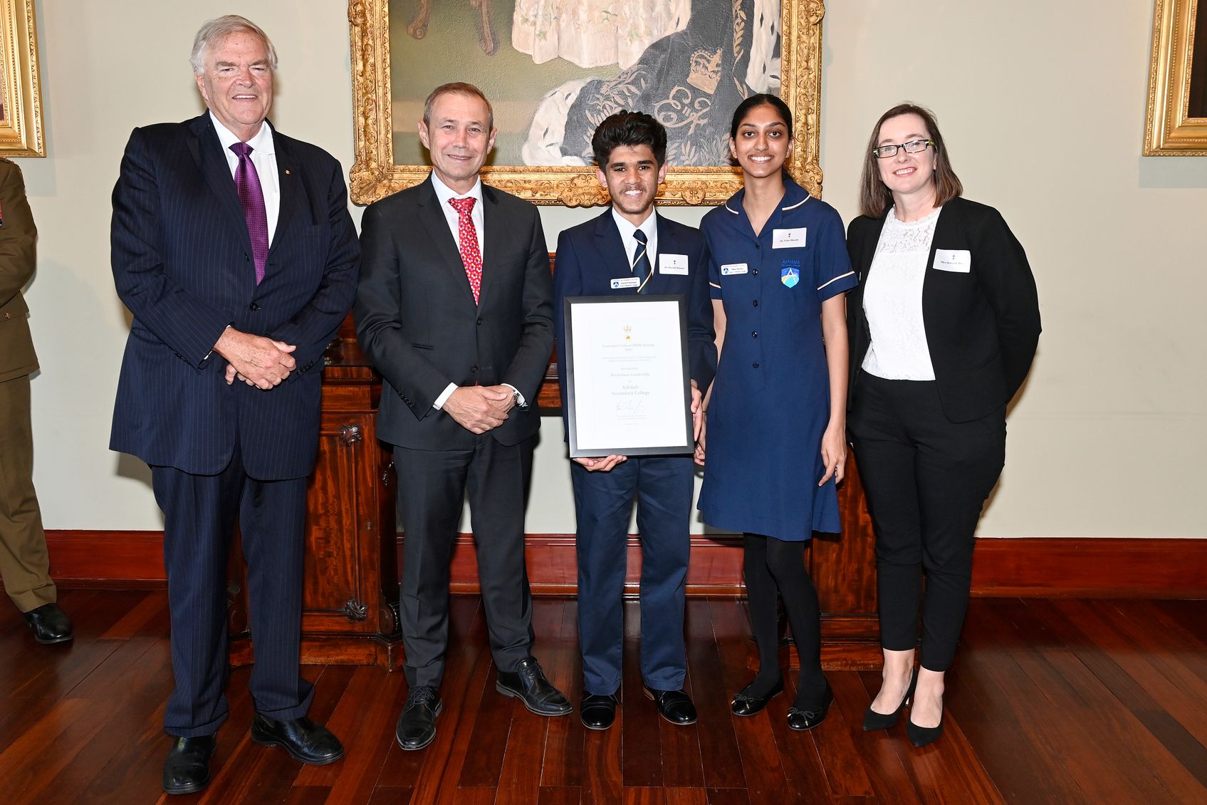 Students and staff from Ashdale standing next to Kim Beazley and Roger Cook