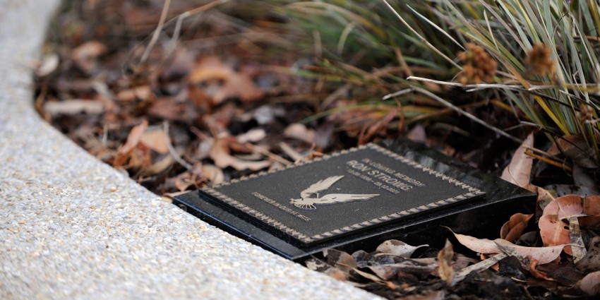 memorial plaque placed in Gage Landing at Fremantle Cemetery