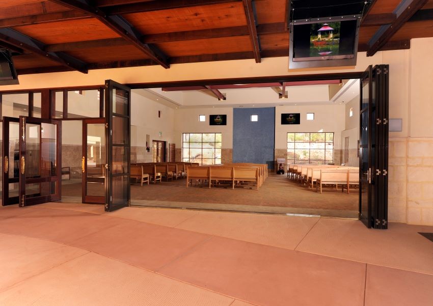 the West Chapel extends to an alfresco area to allow for more mourners